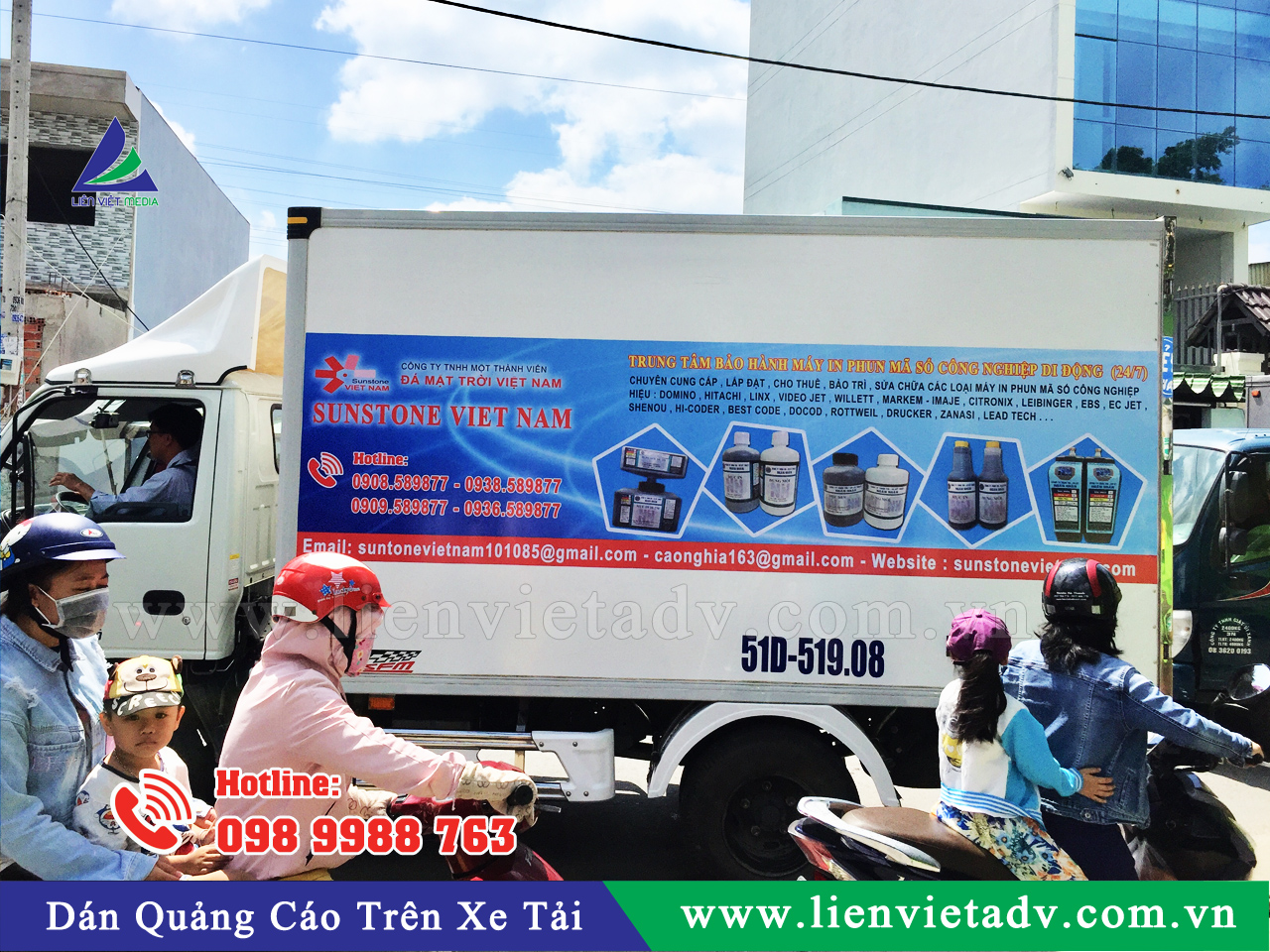 Dán quảng cáo xe tải cho Cty Đá Mặt Trời Việt Nam
